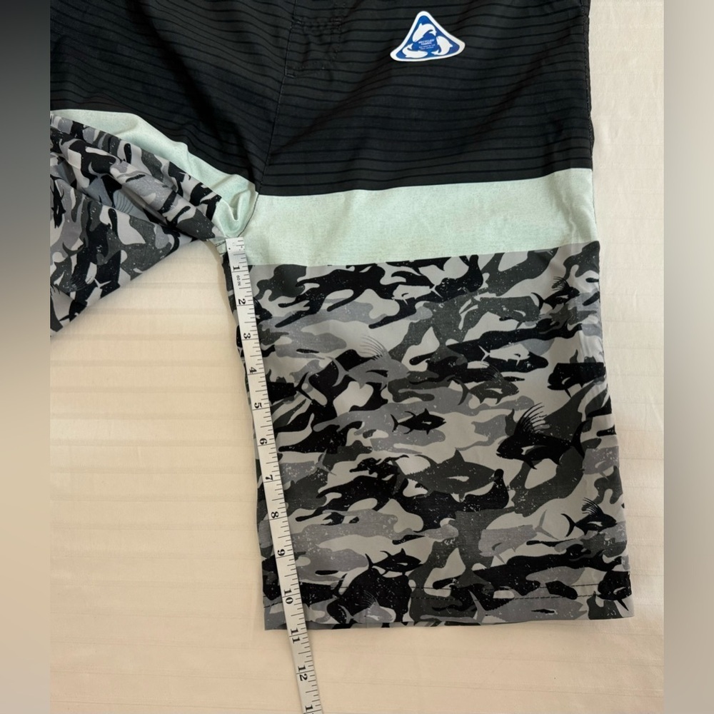 NWT Ocean Coast Mens Board Shorts Swim Trunks XL Blk/Gray/Green Camo Fish - Picture 9 of 10
